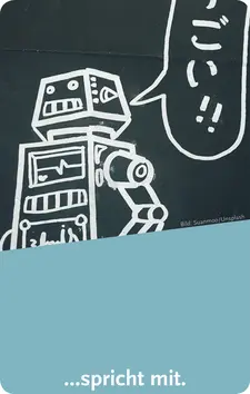 Zu sehen ist eine Illustration eines Roboters auf einer dunkelgrünen Fläche. Der Roboter hat einen rechteckigen Kopf mit zwei runden Augen und einem offenen Mund. Sein Körper besteht aus verschiedenen rechteckigen Elementen mit technischen Symbolen. Ein mechanischer Arm ist zu sehen. Eine Sprechblase mit japanischen Schriftzeichen zeigt an, dass der Roboter spricht. Der untere Teil des Bildes ist mit einer blauen Fläche überdeckt, auf der der Text '...spricht mit.' steht.