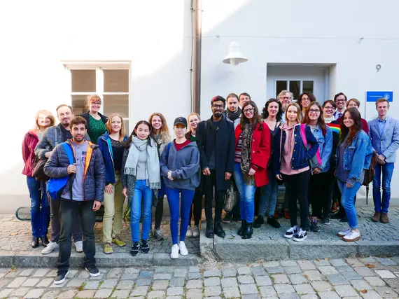 Group of international students in front of building U9
